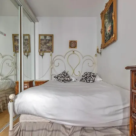 Charming Atypical In Heart Of Marais Parigi